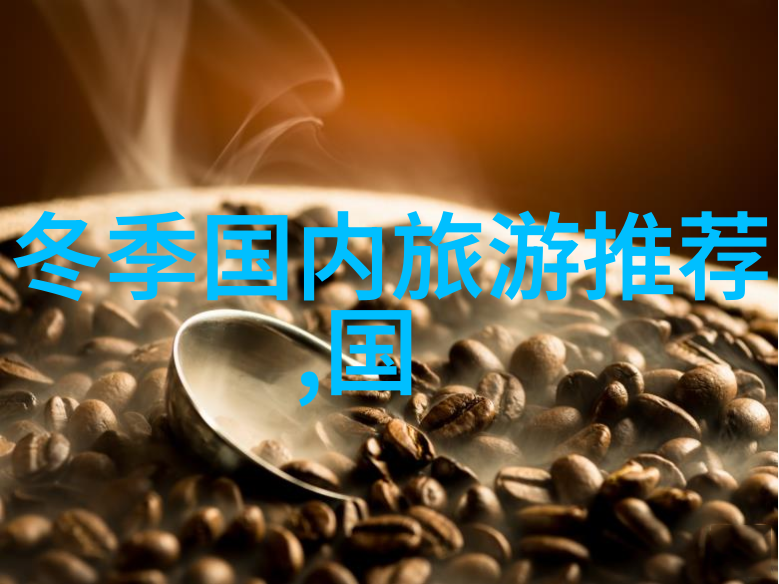 夕阳下的旅人老年人的旅行故事