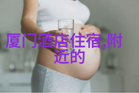 彩虹桥和木制屋顶房子丽江古建筑艺术的精髓