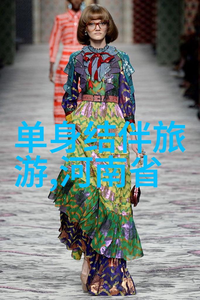 碧波荡漾4月游青藏高原感受大自然的生机